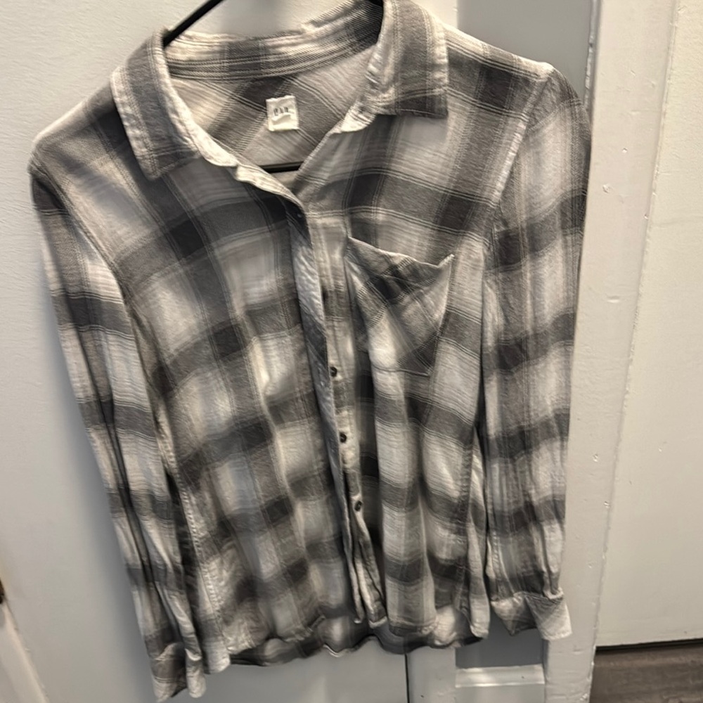 Old Navy Gray Plaid Button-Up Shirt
